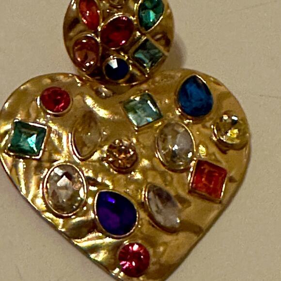 🌟🌟HOLIDAY🌟🌟READY GOLD TONE HEART EARRINGS BEDAZZLED w/FAUX COLORED STONES NEW - Picture 3 of 9